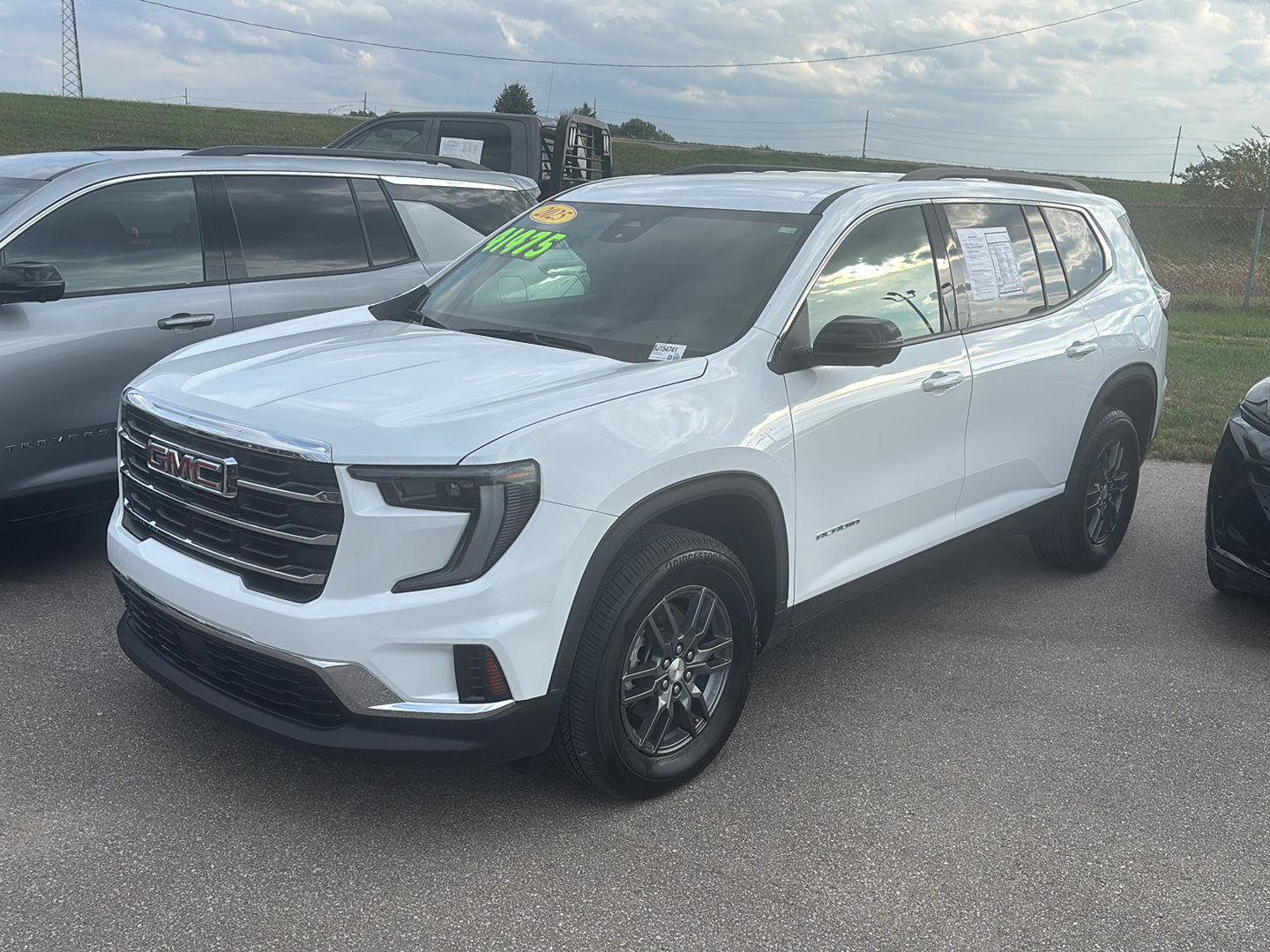 Used 2025 GMC Acadia Elevation