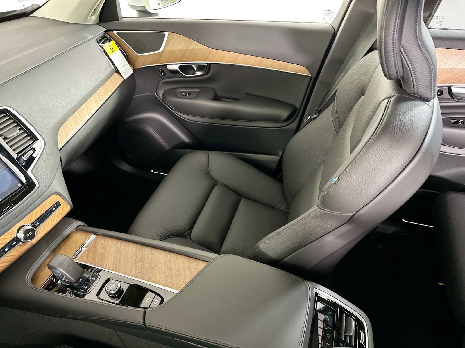 Used 2025 Volvo XC90 B6 Plus w/ Protection Package Premier image 19
