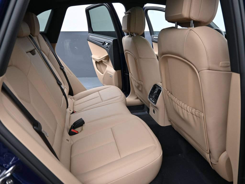 Certified 2026 Porsche Macan AWD/4WD image 22