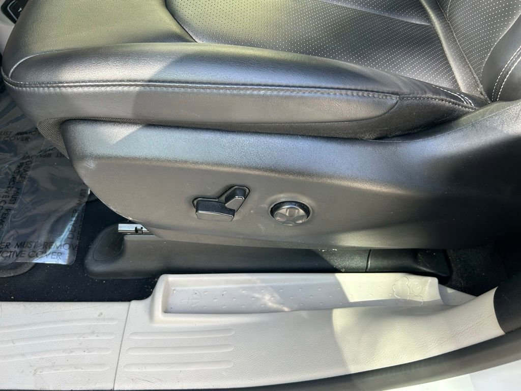 Certified 2024 Chrysler Pacifica Touring-L image 17