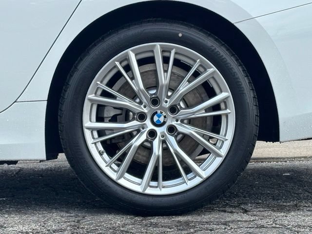 Used 2023 BMW 330i xDrive Sedan w/ Premium Package AWD/4WD image 4