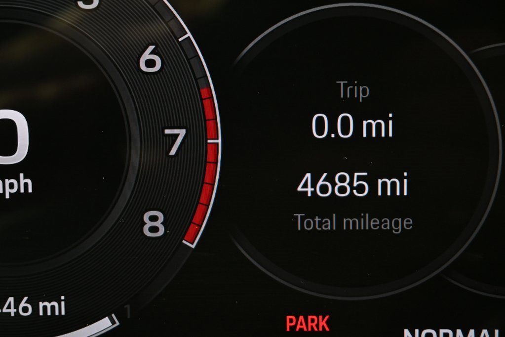 Used 2025 Porsche Cayenne image 8