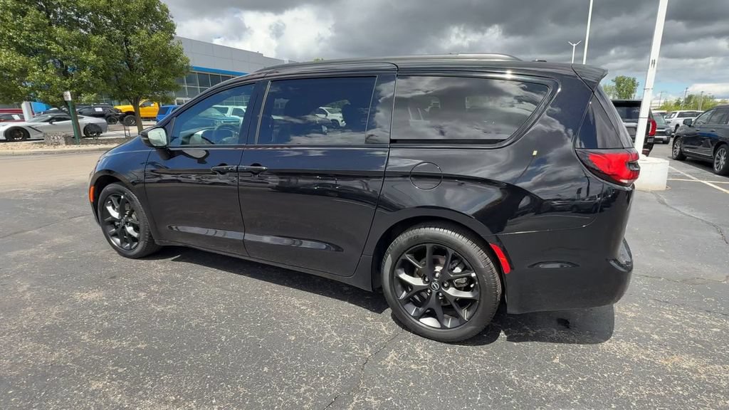 Used 2025 Chrysler Pacifica Limited FWD image 6