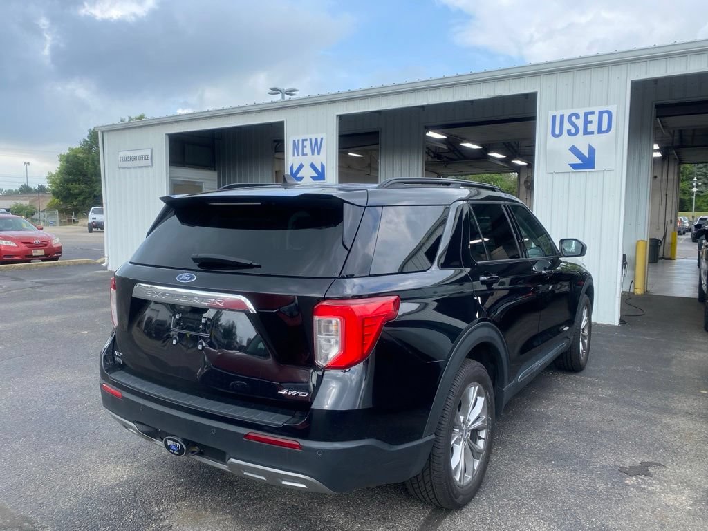 Used 2023 Ford Explorer XLT w/ Equipment Group 202A AWD/4WD image 4