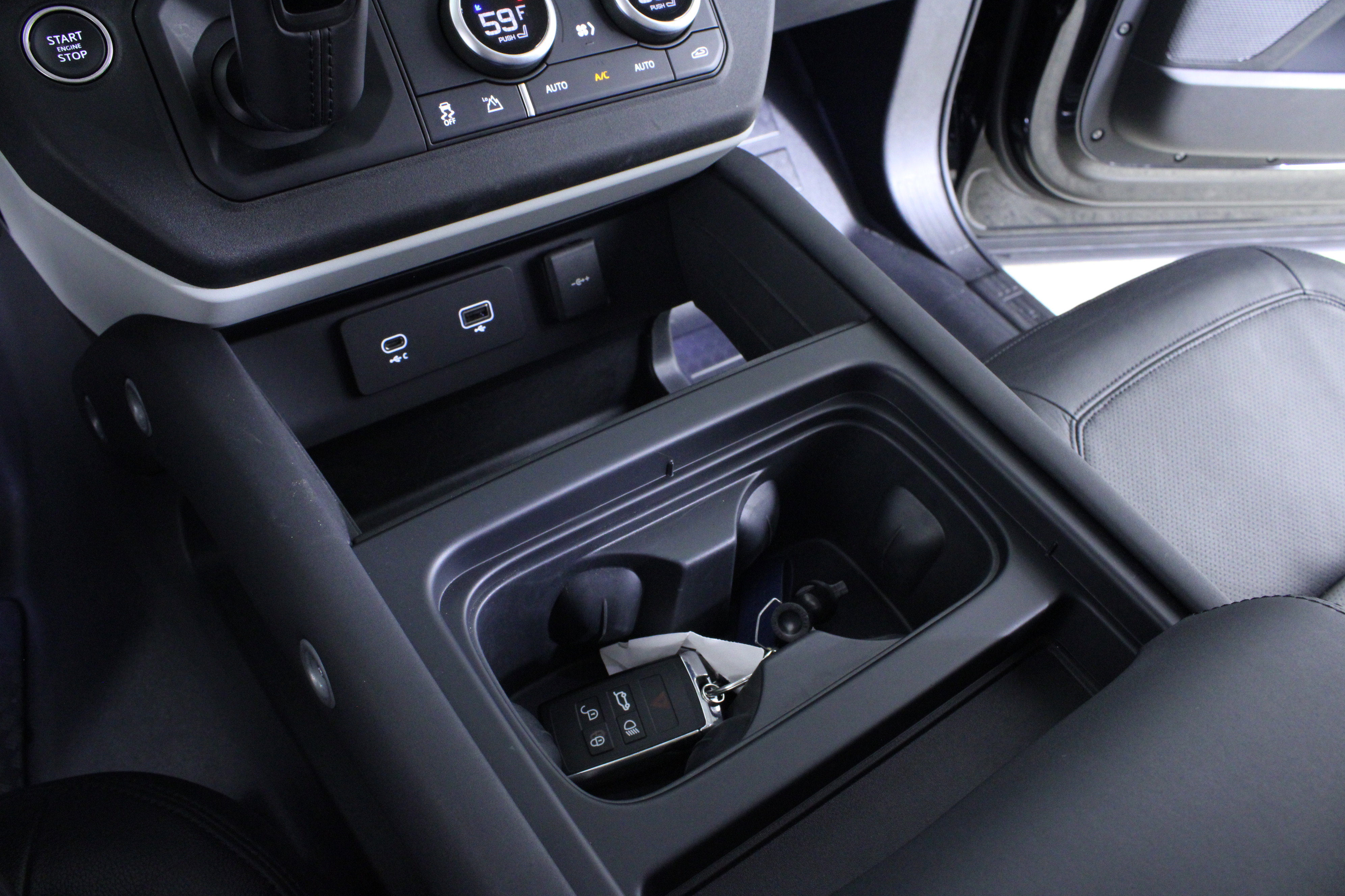 Used 2024 Land Rover Defender 110 S image 29