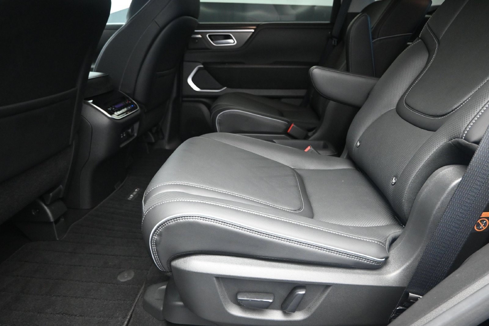 Certified 2025 INFINITI QX80 Luxe RWD image 16