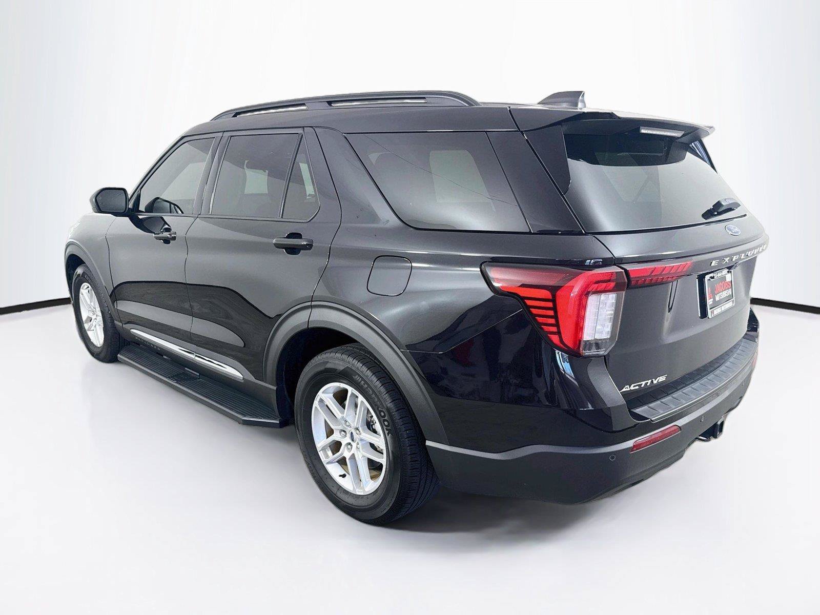 Used 2025 Ford Explorer Active RWD image 3