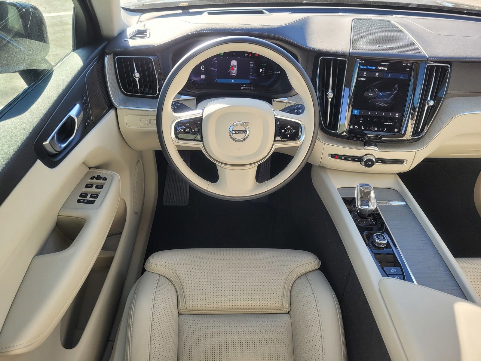 Certified 2024 Volvo XC60 T8 Ultimate w/ Protection Package Premier image 10