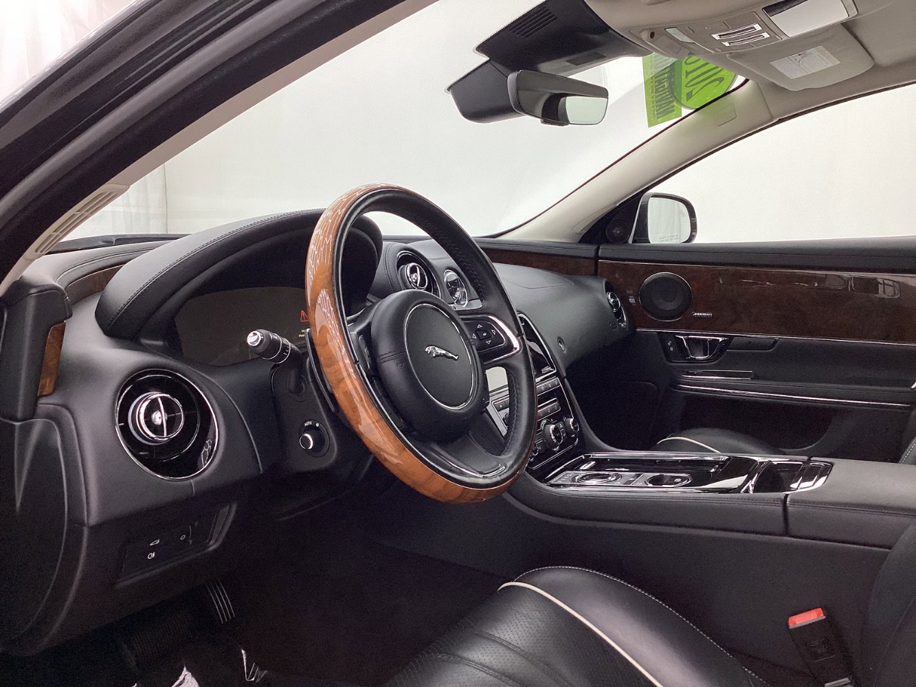 Used 2018 Jaguar XJ R-Sport image 22