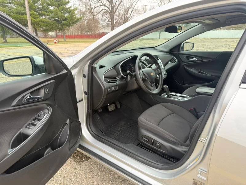 Used 2020 Chevrolet Malibu LT FWD image 6