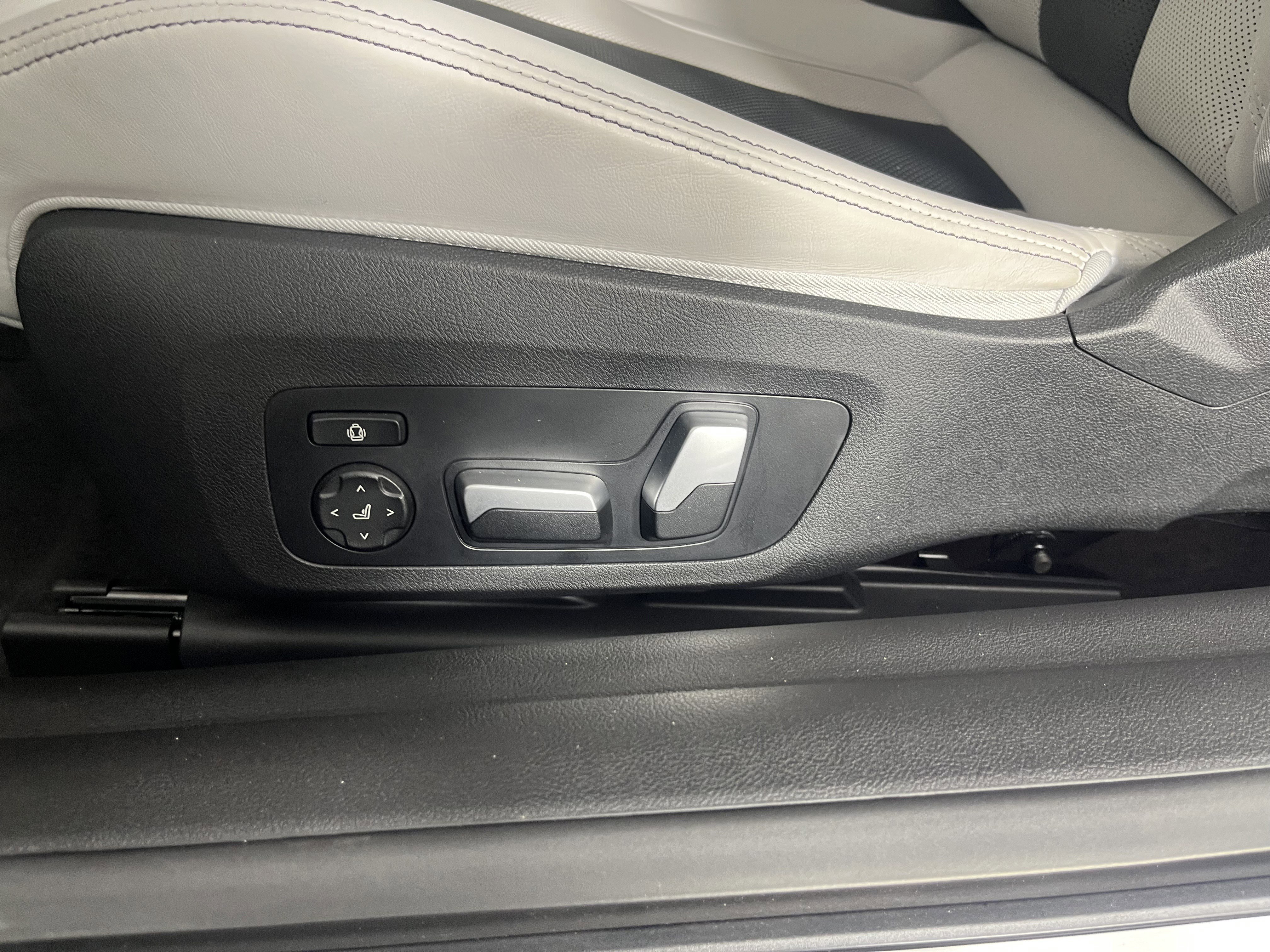 Used 2022 BMW M4 xDrive Competition w/ M Driver's Package image 19