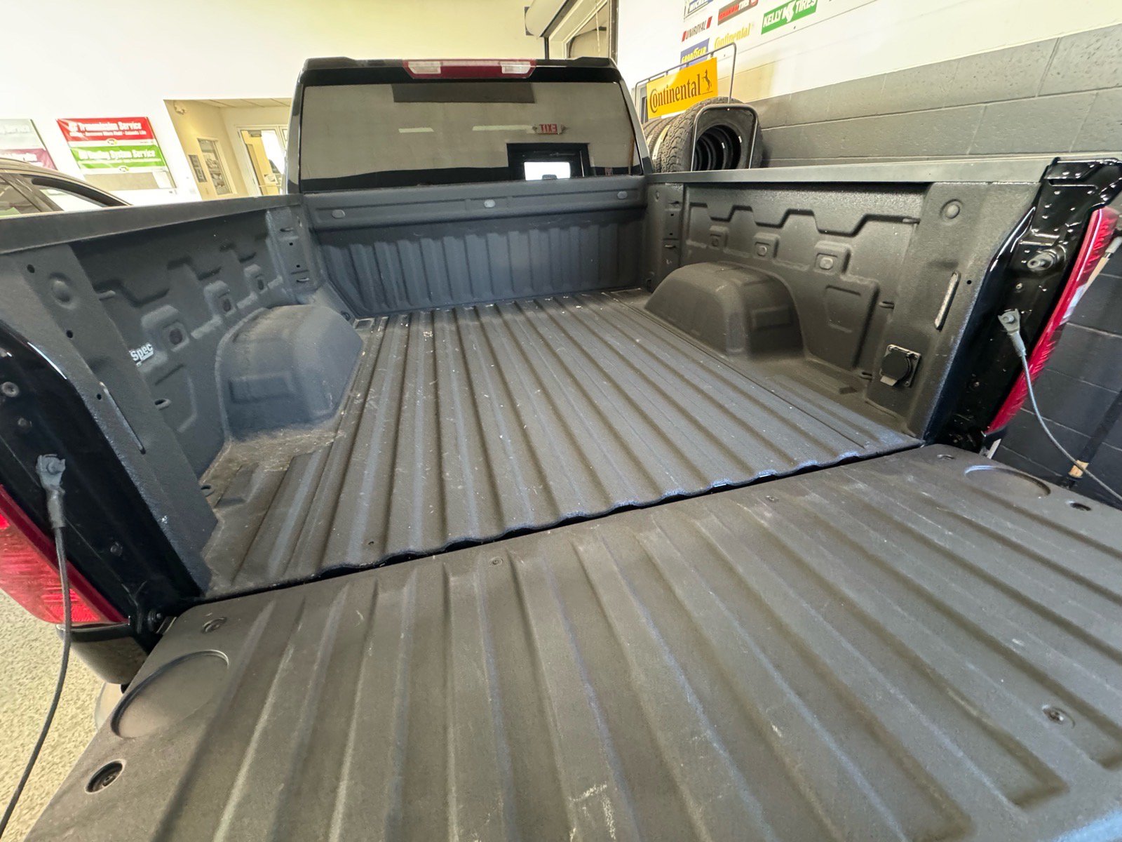 Used 2025 Chevrolet Silverado 1500 LT w/ Z71 Off-Road Package AWD/4WD image 8
