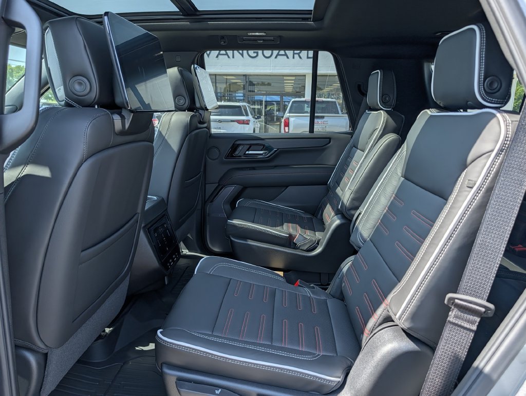 New 2026 GMC Yukon AT4 Ultimate w/ LPO, Floor Liner Package AWD/4WD image 27