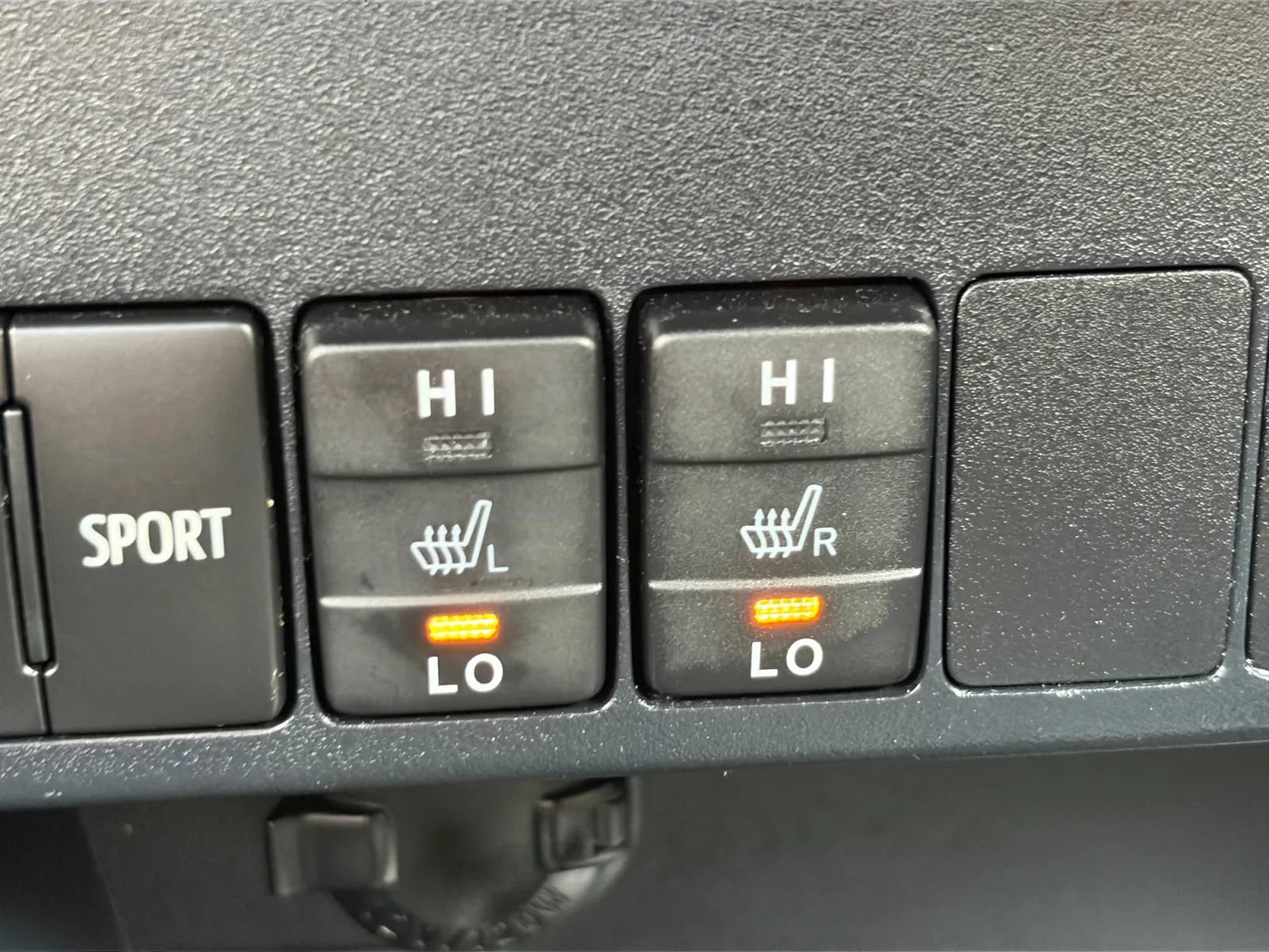 Used 2018 Toyota RAV4 XLE AWD/4WD image 25