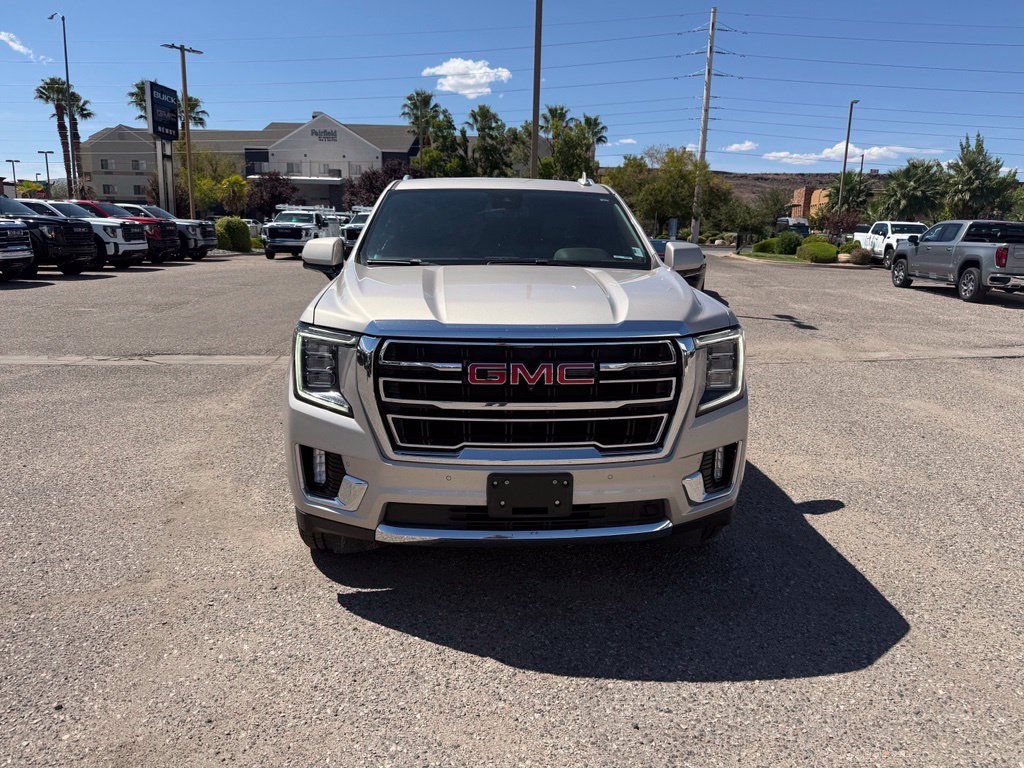 Used 2023 GMC Yukon XL SLT w/ SLT Luxury Package AWD/4WD image 2