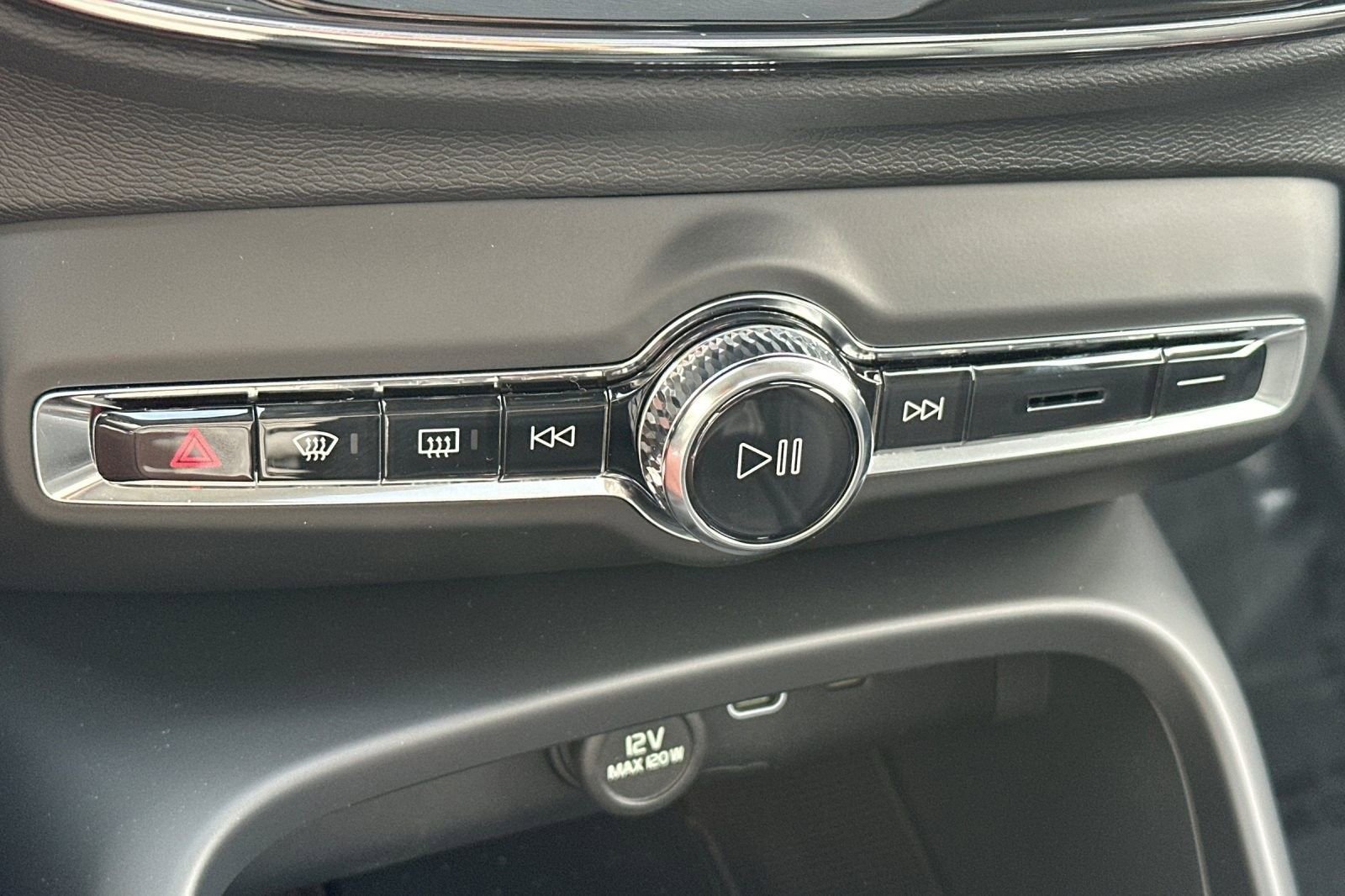 New 2026 Volvo XC40 B5 Ultra w/ Climate Package image 23