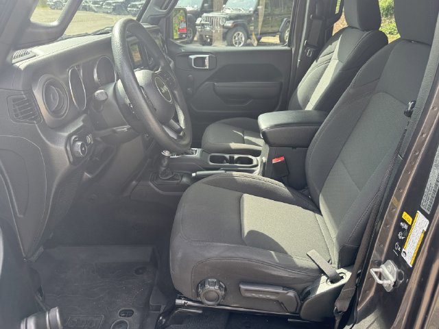 Used 2023 Jeep Wrangler Unlimited Sport AWD/4WD image 9