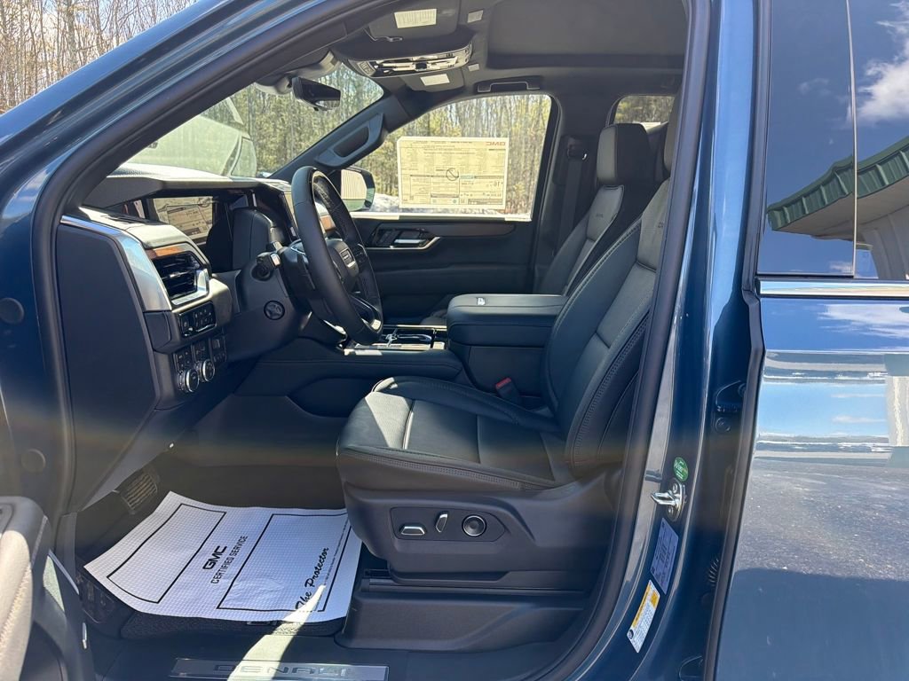 New 2026 GMC Yukon XL Denali w/ Denali Reserve Package image 11