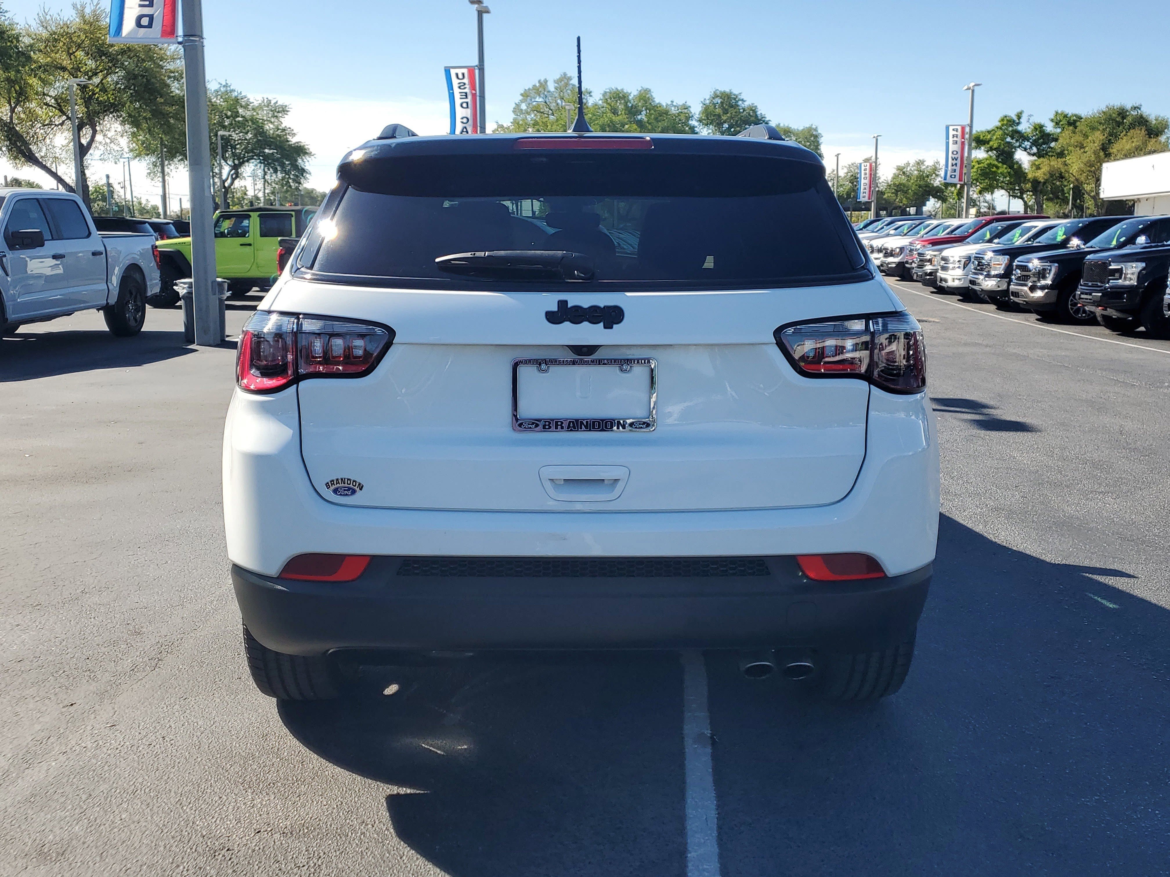 Used 2022 Jeep Compass Altitude w/ Sun and Sound Group image 8