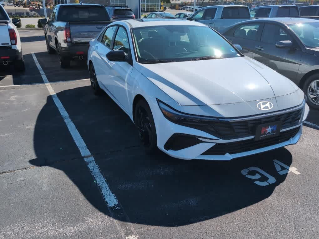 New 2026 Hyundai Elantra SEL Sport FWD image 3