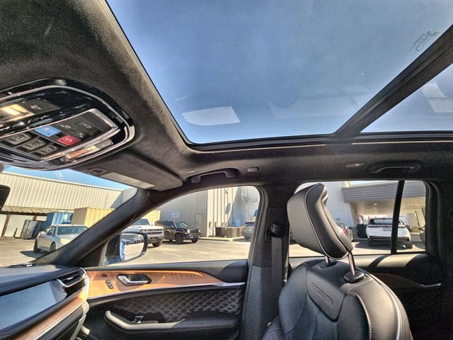 Used 2023 Jeep Grand Cherokee Summit AWD/4WD image 26