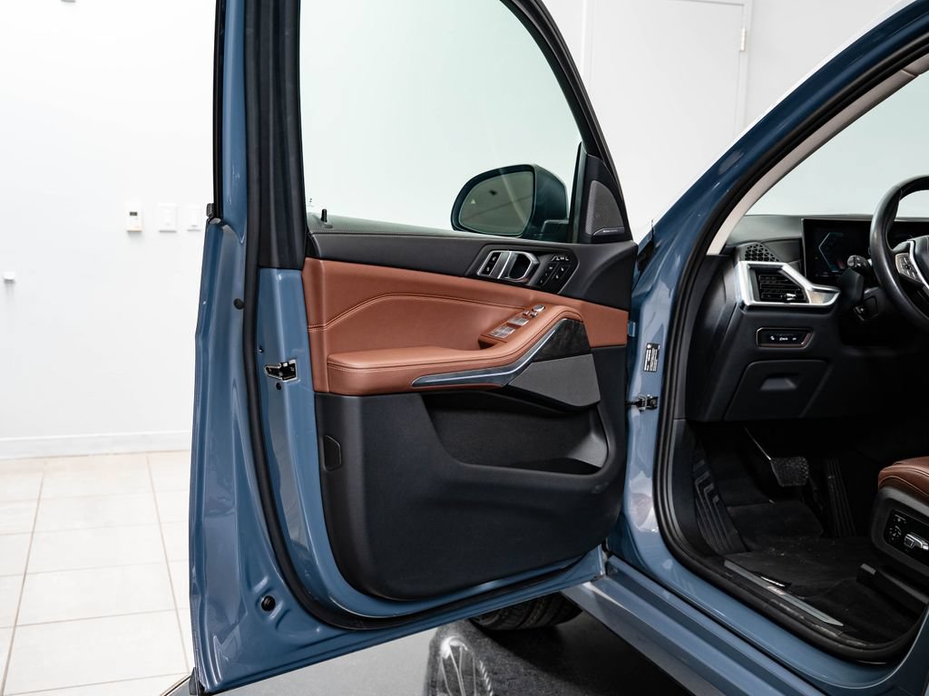 Used 2024 BMW X7 xDrive40i w/ Executive Package AWD/4WD image 29