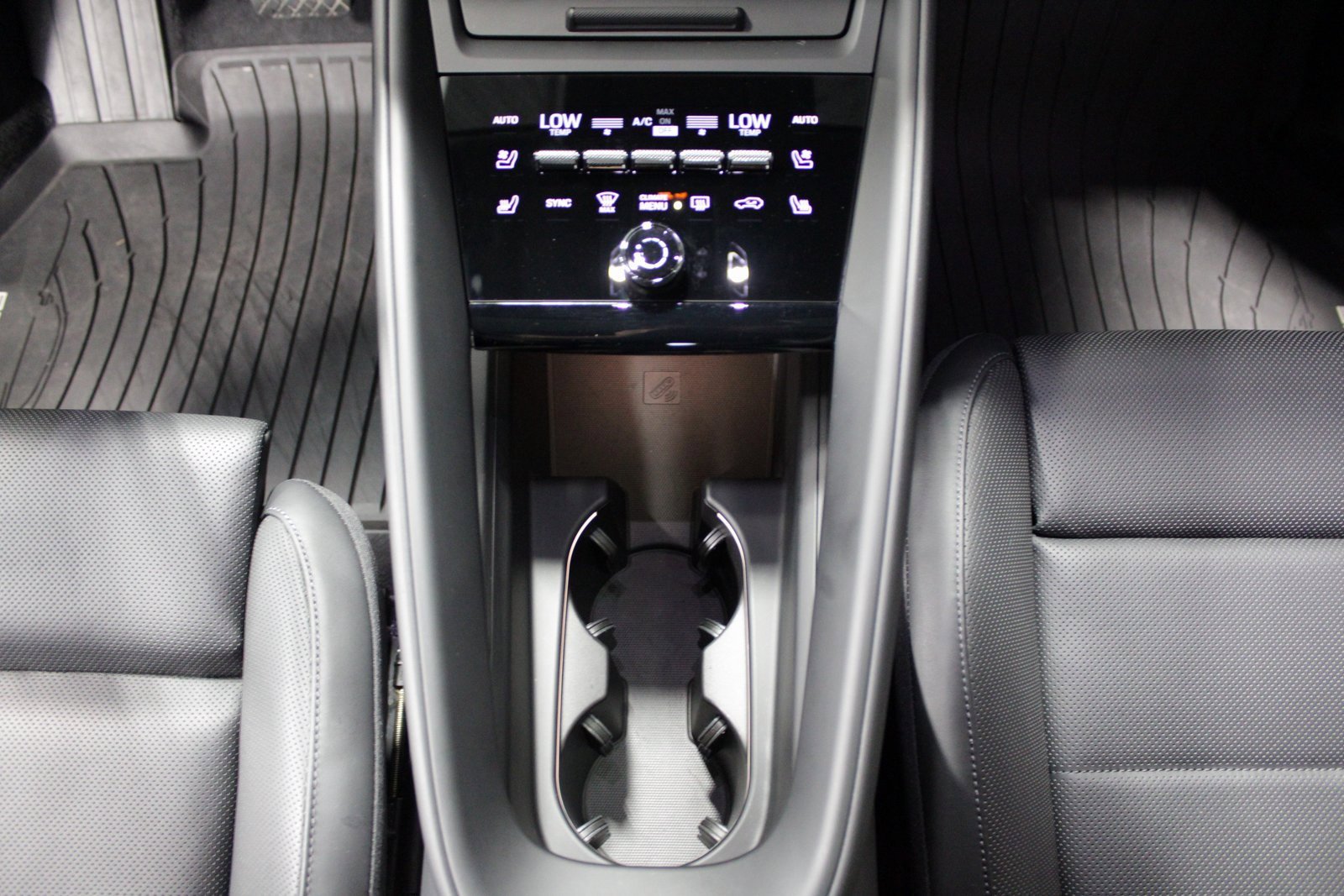 Certified 2024 Porsche Macan 4 Electric image 31