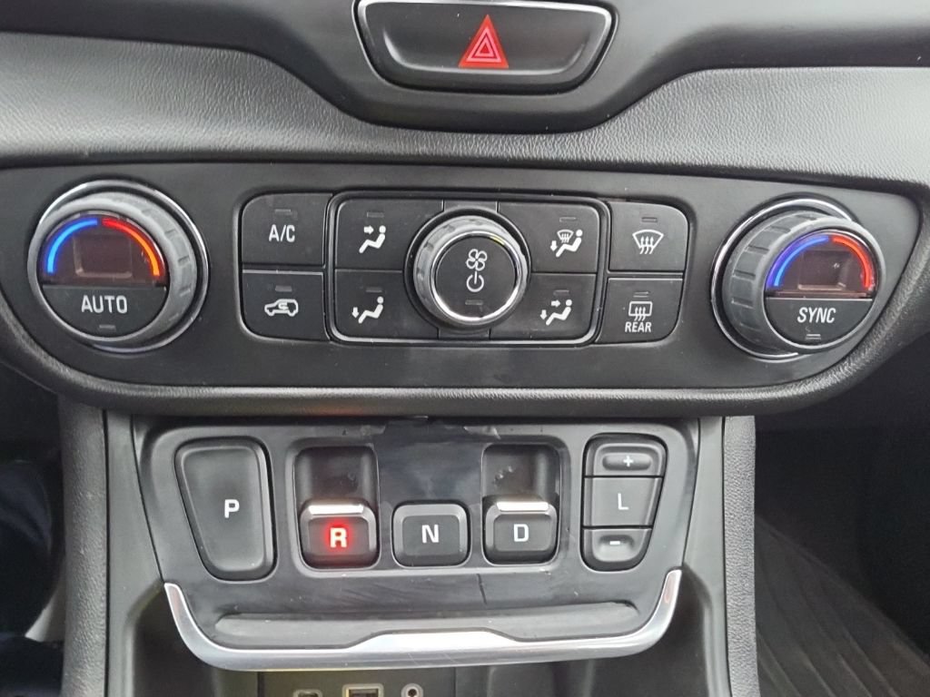 Used 2018 GMC Terrain SLE w/ Driver Convenience Package FWD image 16