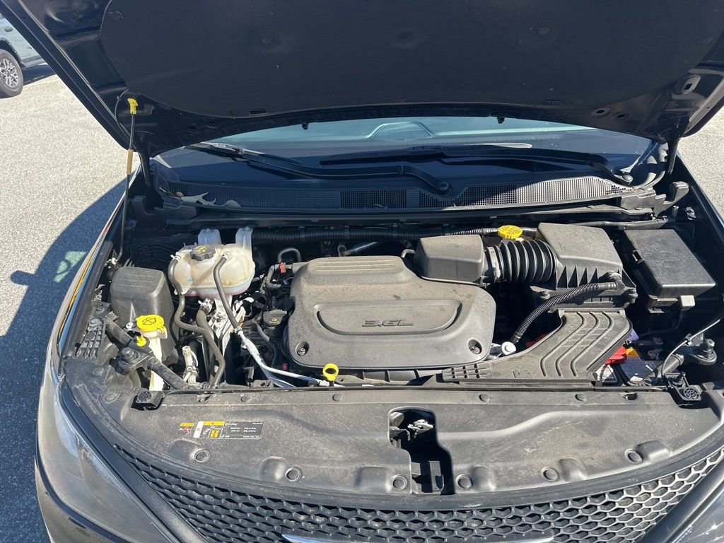 Used 2024 Chrysler Voyager LX image 12