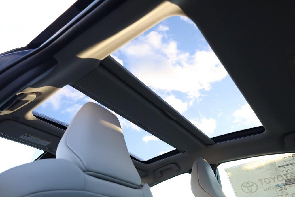 New 2026 Toyota Prius XLE image 10