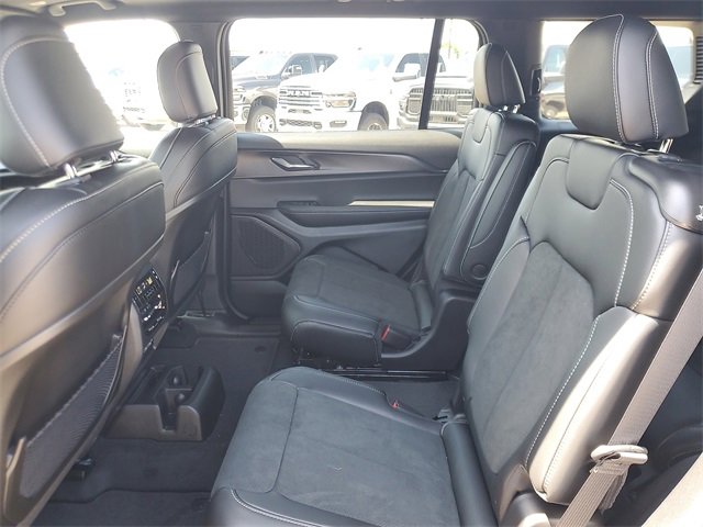 New 2025 Jeep Grand Cherokee L Altitude image 11