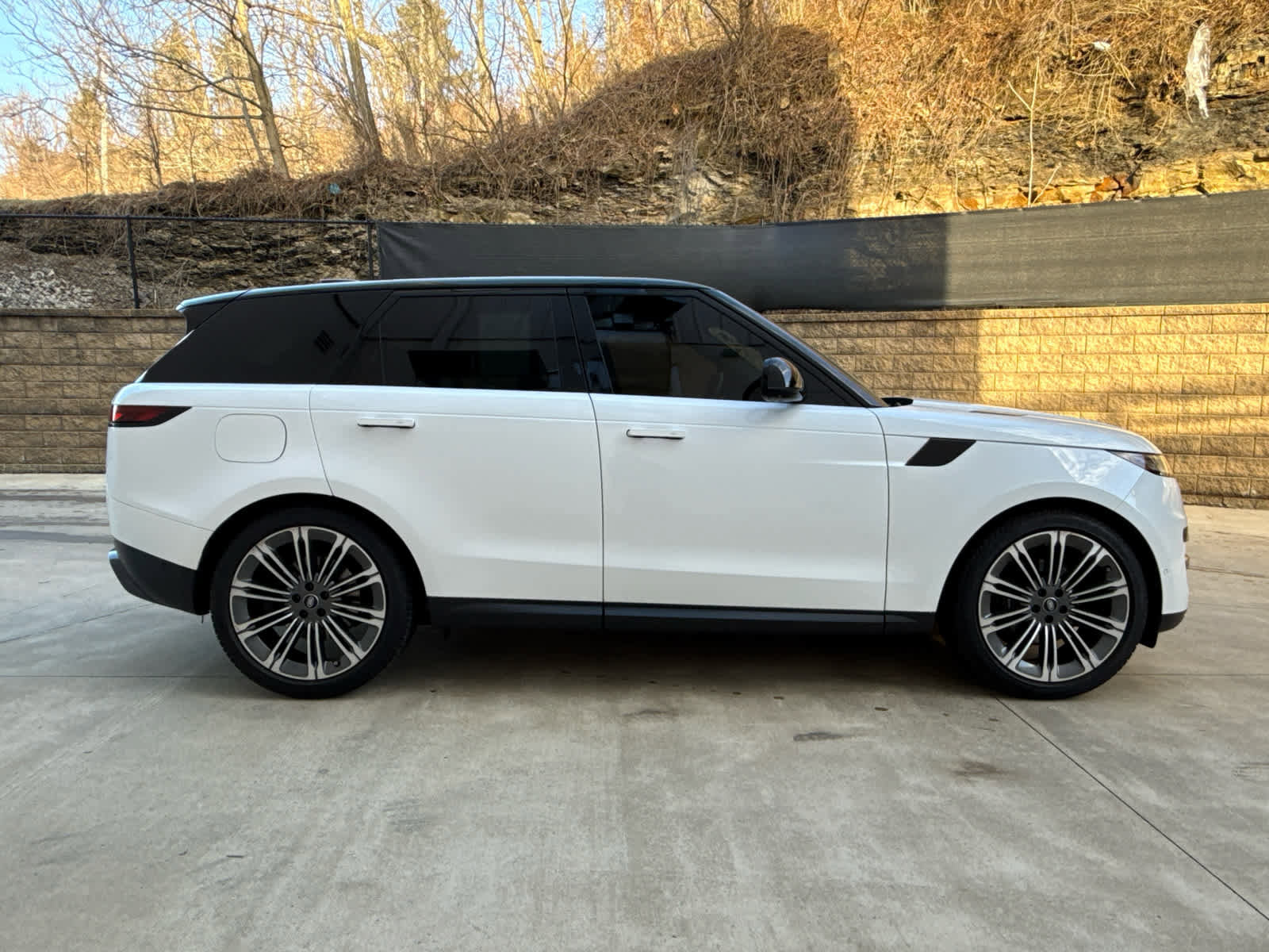 Certified 2024 Land Rover Range Rover Sport SE image 7
