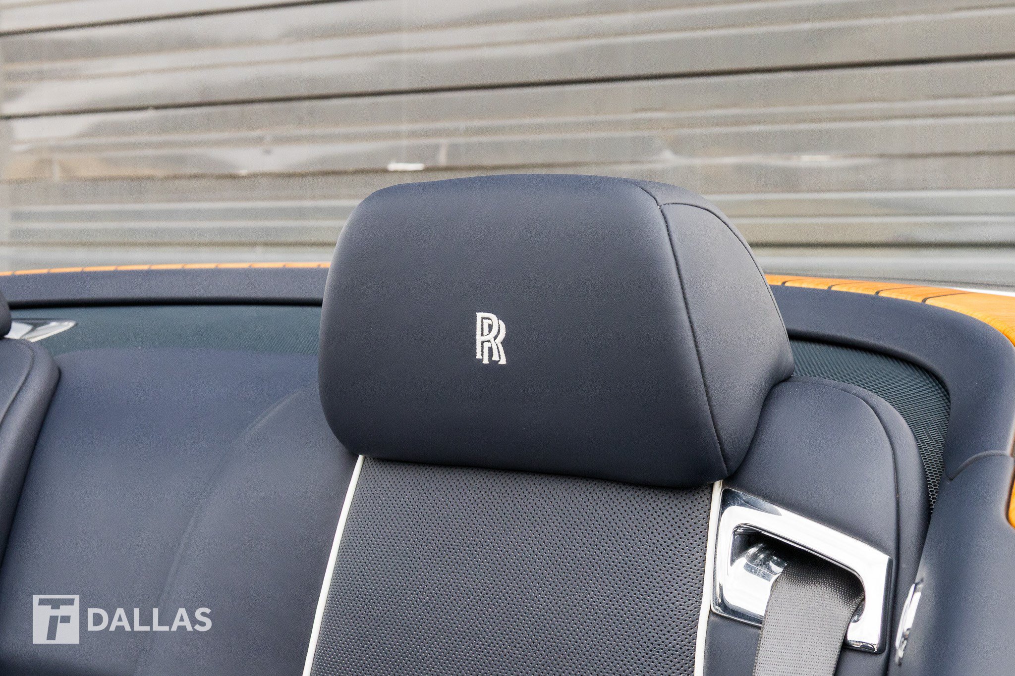 Used 2019 Rolls-Royce Dawn RWD image 32