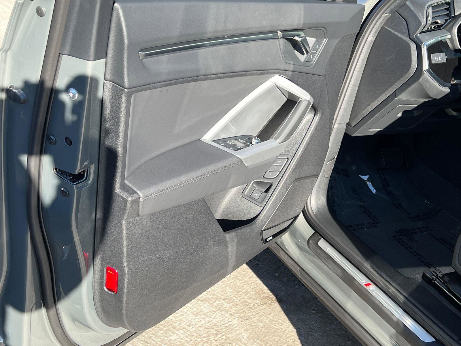 New 2025 Audi Q3 2.0T Premium image 10