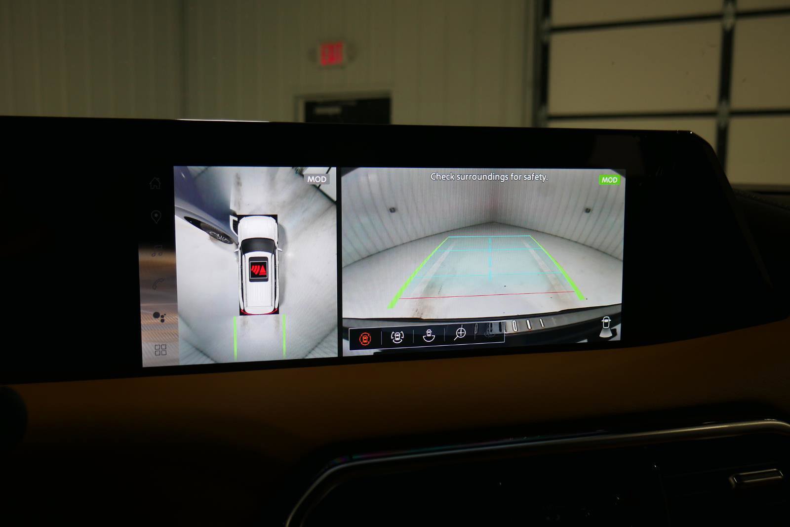 New 2025 Nissan Armada SL w/ Convenience Package image 24