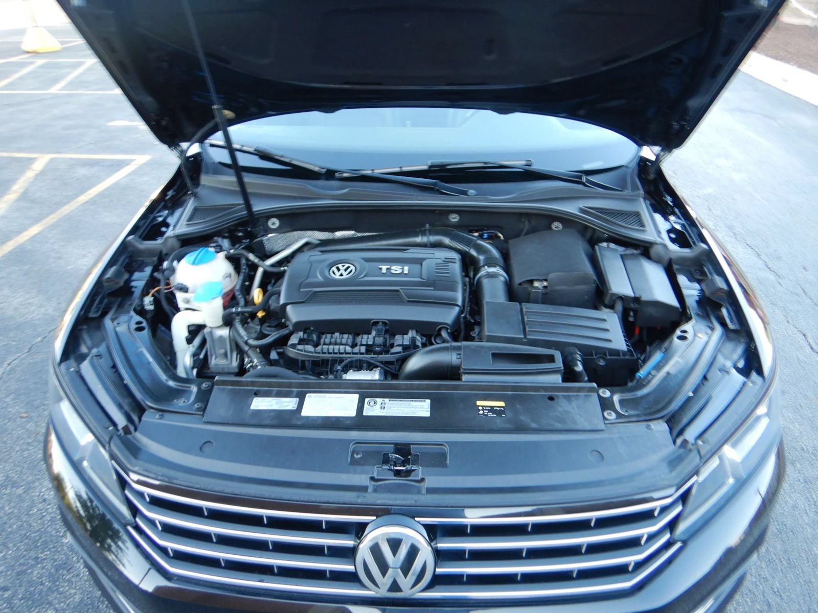Used 2016 Volkswagen Passat 1.8T SE FWD image 31