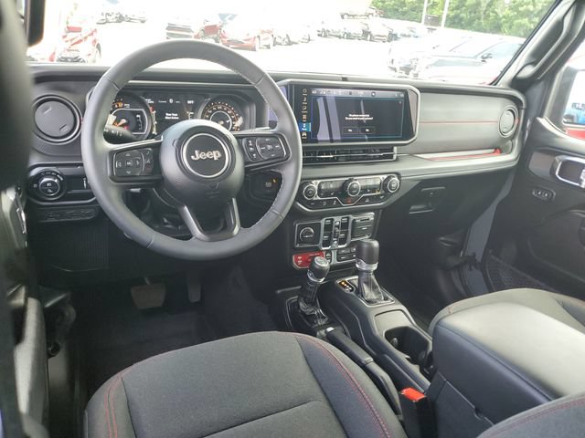 Used 2025 Jeep Gladiator Rubicon w/ Convenience Group AWD/4WD image 10