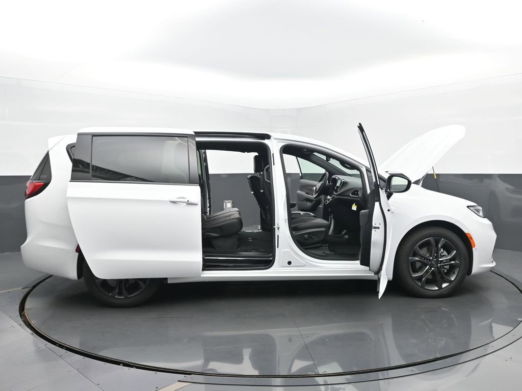 New 2026 Chrysler Pacifica Select image 57