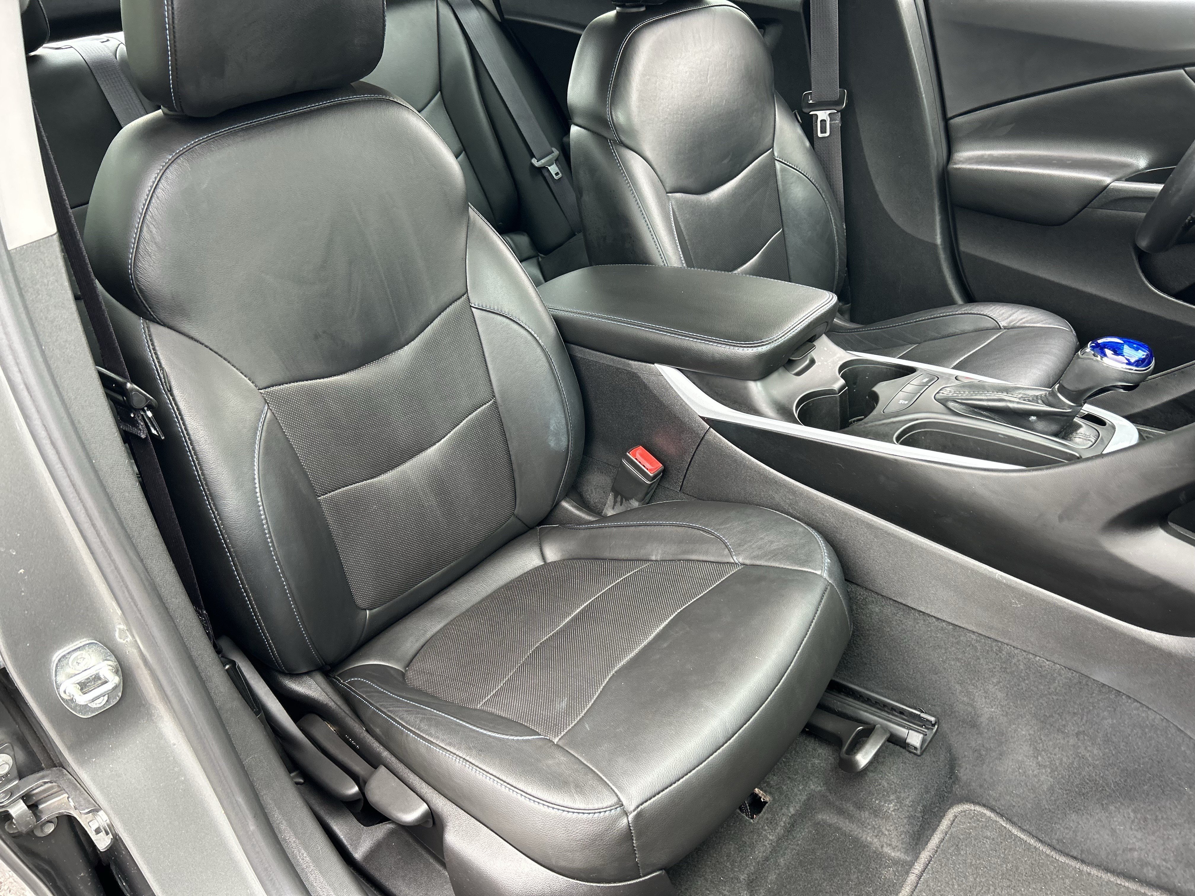 Used 2017 Chevrolet Volt LT w/ Comfort Package FWD image 8