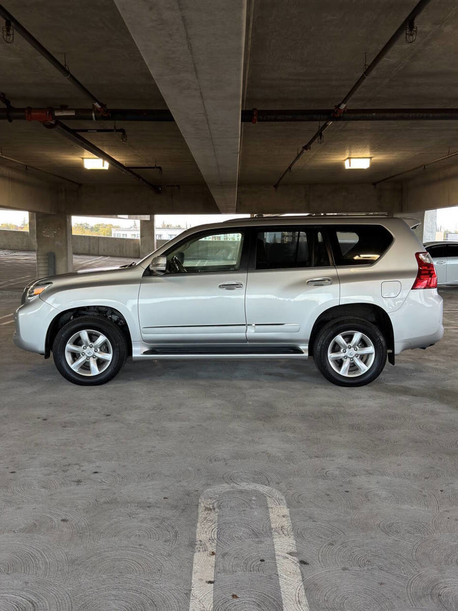 Used 2012 Lexus GX 460 image 3