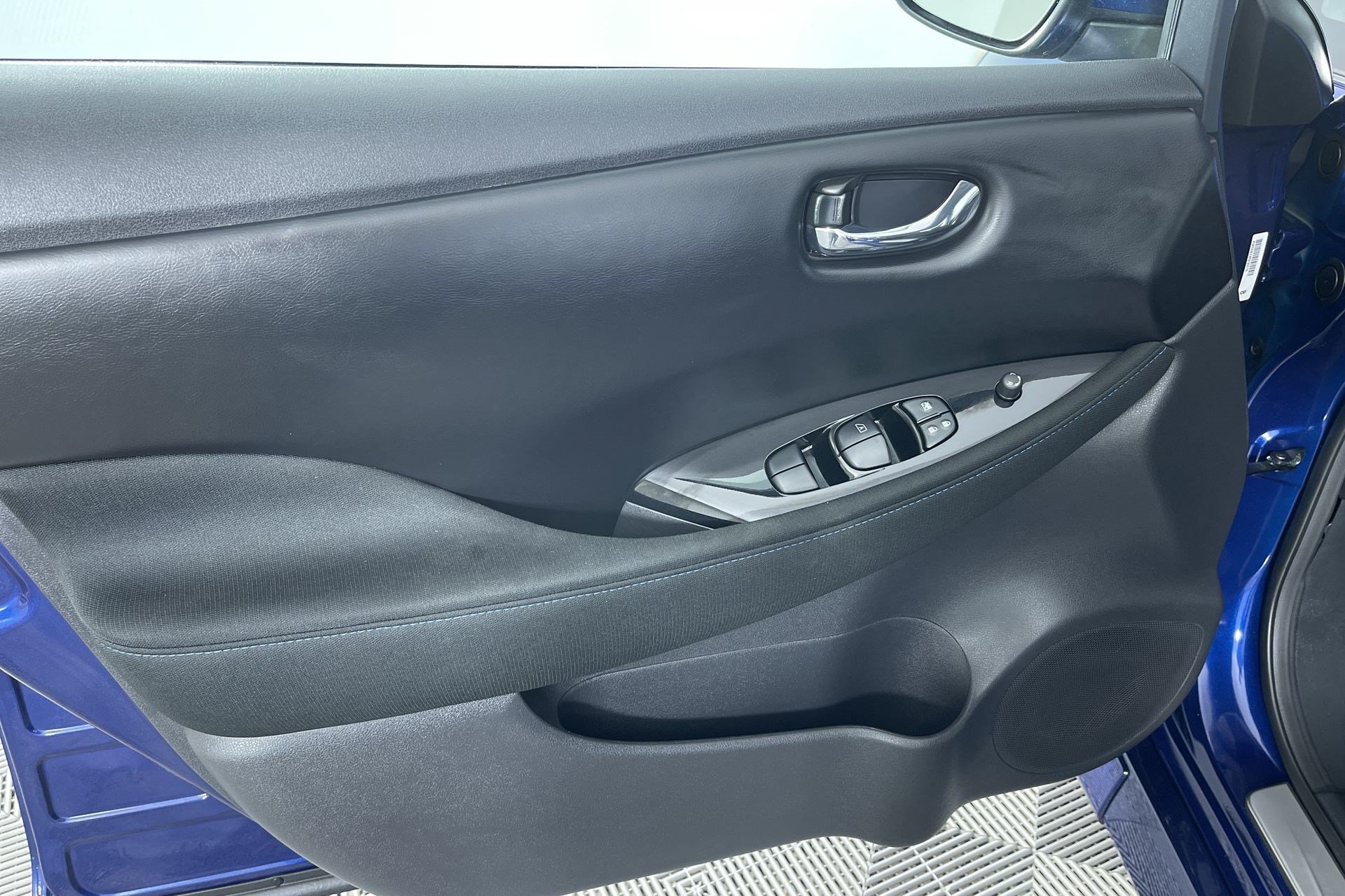 Certified 2025 Nissan Leaf SV Plus FWD image 14