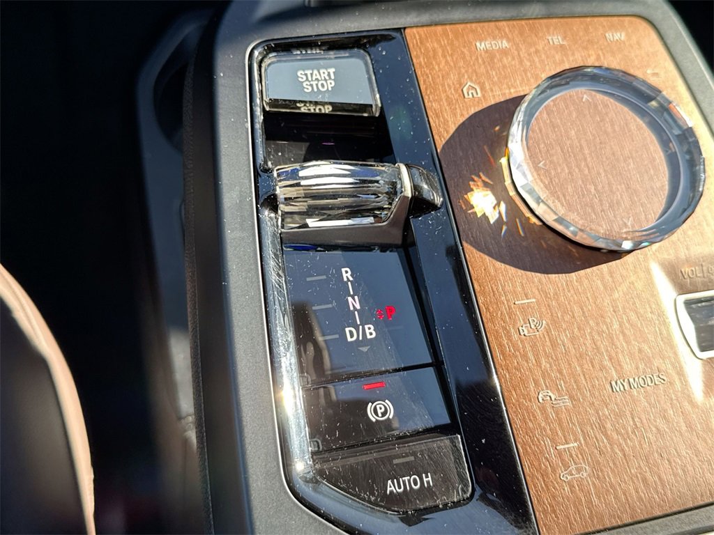 Used 2023 BMW iX xDrive50 w/ Ultimate Package 2 image 21