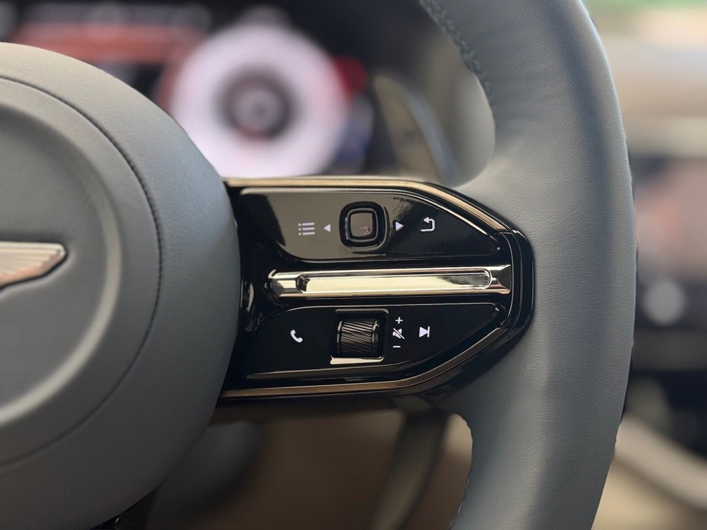 New 2025 Aston Martin DBX 707 image 36