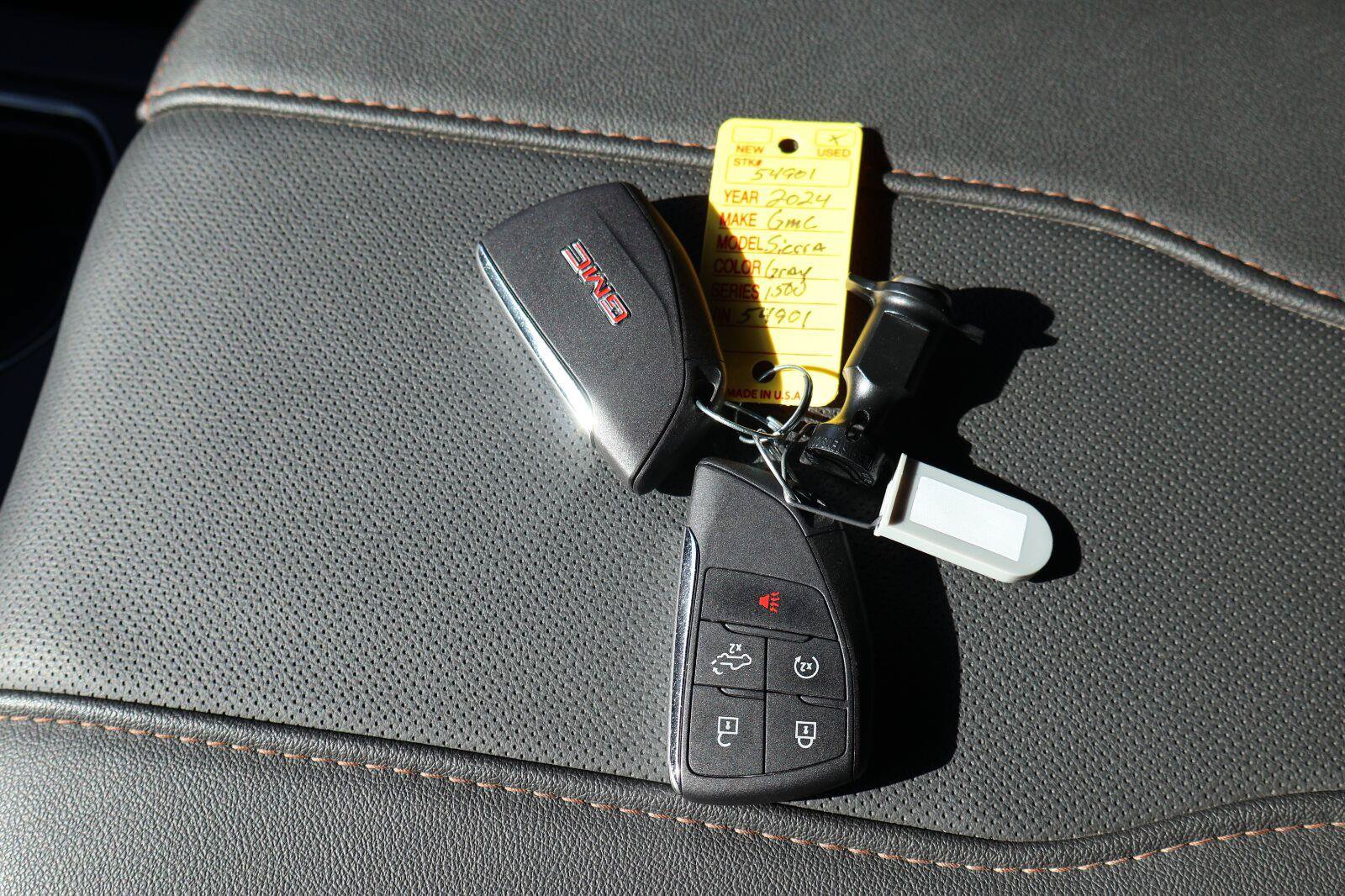 Used 2024 GMC Sierra 1500 AT4 w/ Technology Package AWD/4WD image 37