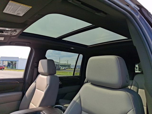 Used 2022 Chevrolet Suburban LT w/ Luxury Package AWD/4WD image 14