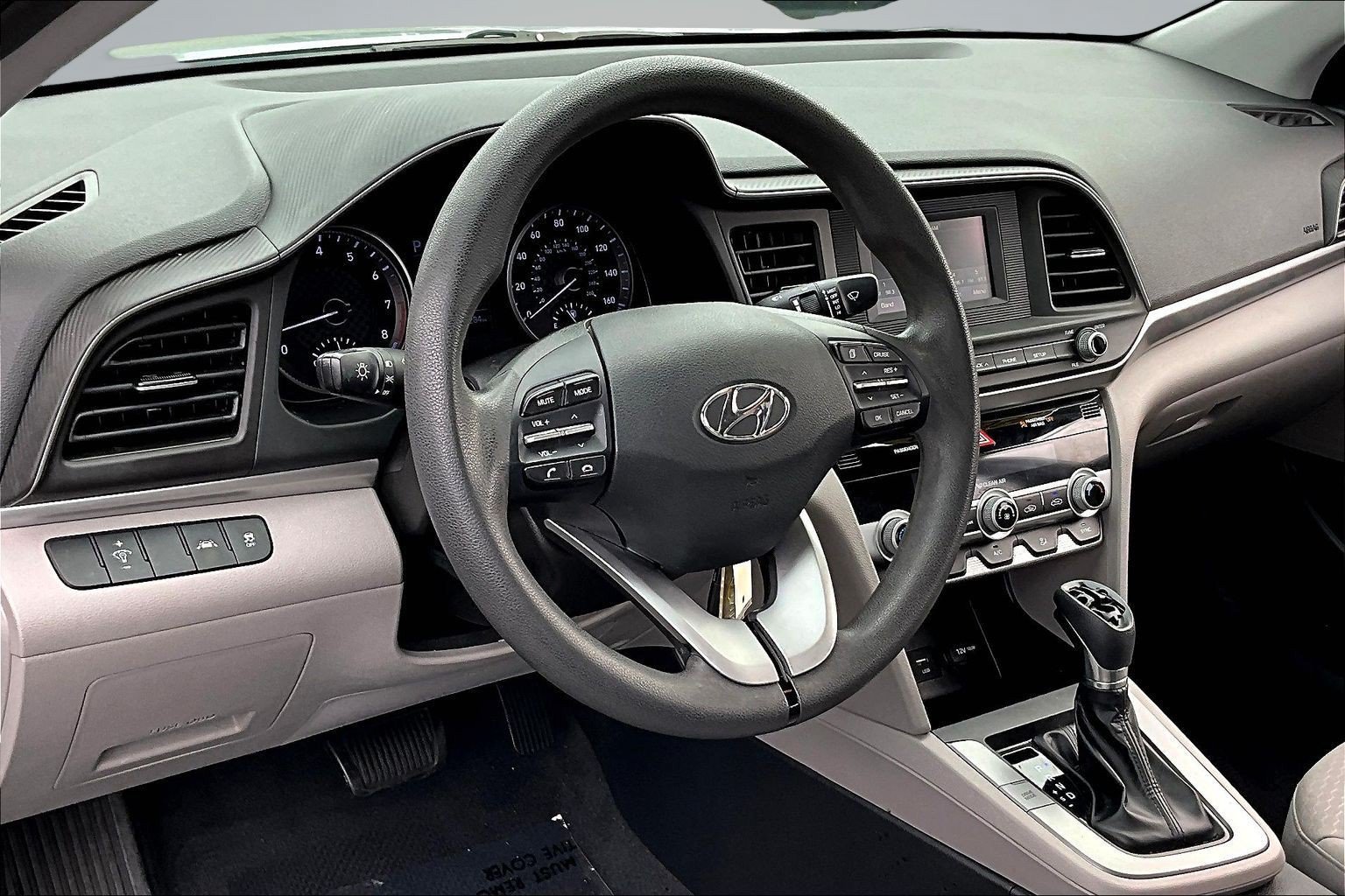 Used 2020 Hyundai Elantra SE FWD image 13
