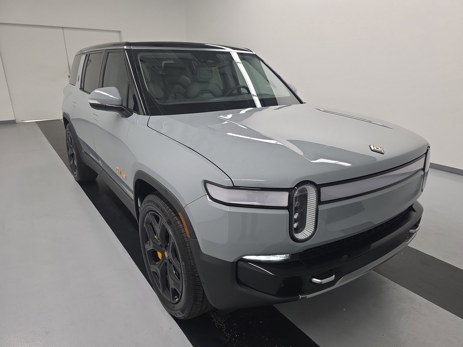 Used 2024 Rivian R1S Adventure AWD/4WD image 7