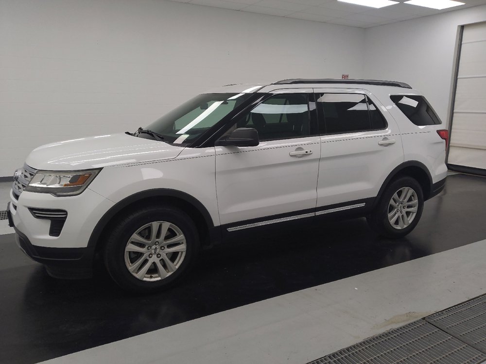Used 2019 Ford Explorer XLT image 2