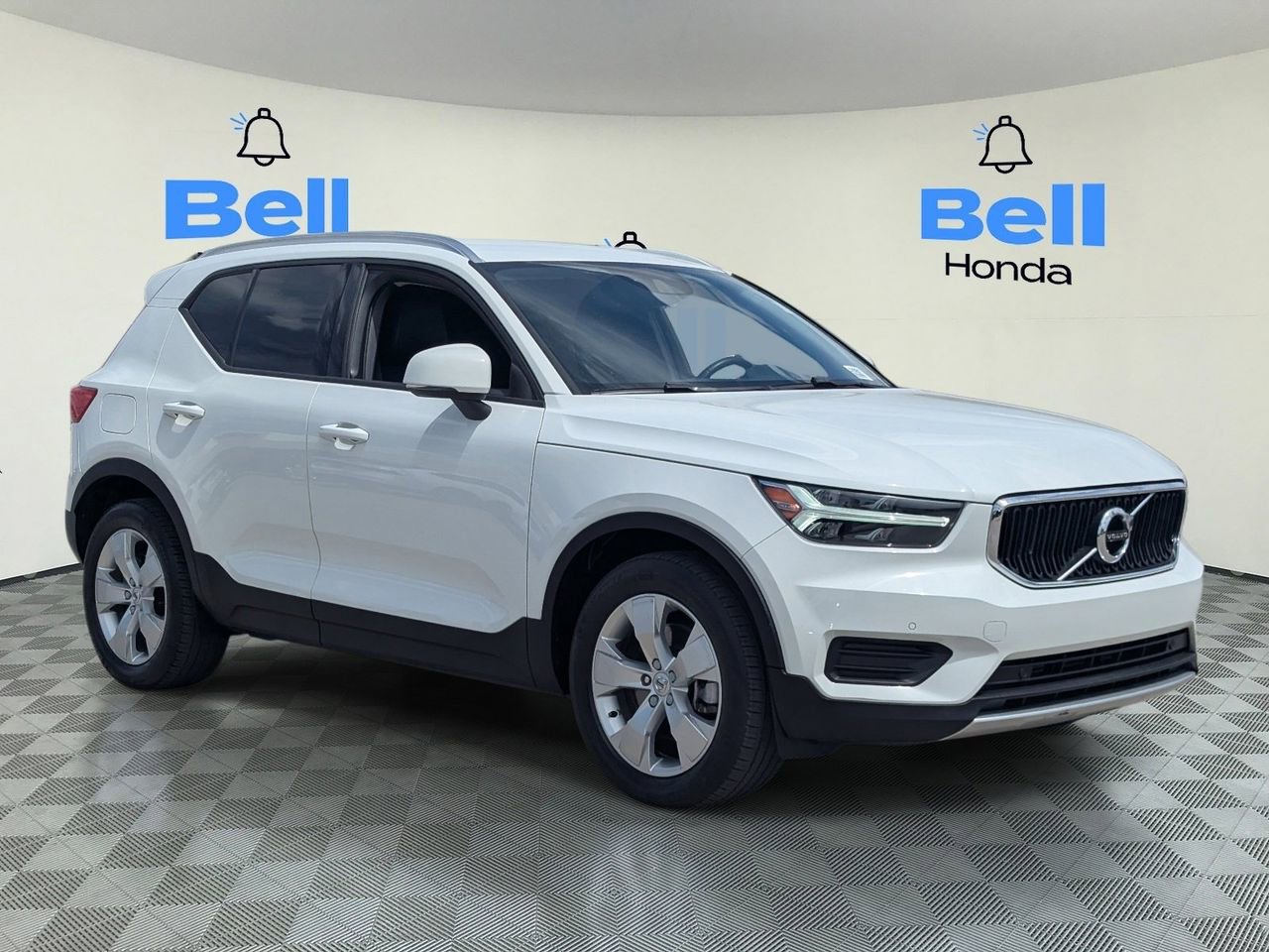 Used 2020 Volvo XC40 T4 Momentum w/ Protection Package Premier image 6
