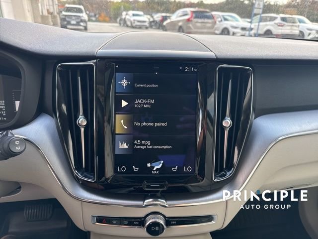 Used 2018 Volvo XC60 T6 Momentum w/ Convenience Package image 12